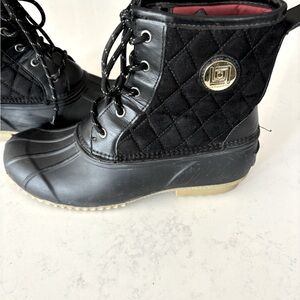 Liz Claiborne womens size 9 black duck boots.